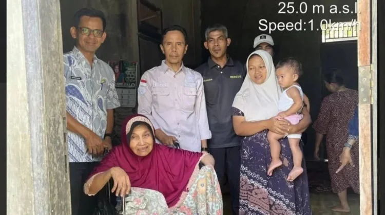 Kelompok Rentan Terdampak Bencana Pasbar Terima Bantuan Presiden