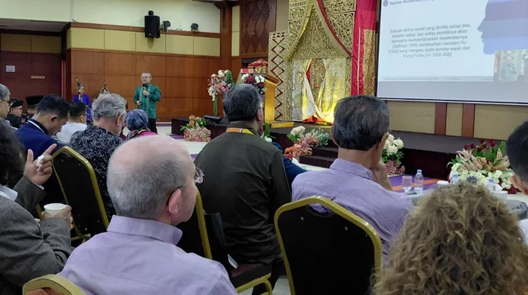 Seminar IMLF-4 Soroti Ancaman Kepunahan Bahasa Minangkabau