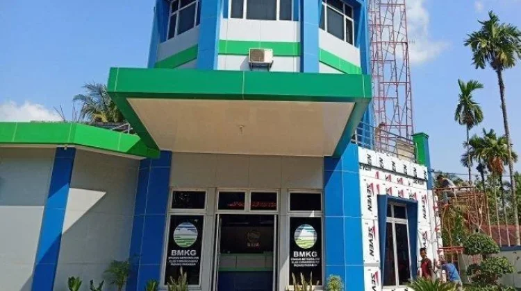Kota Padang di Guyur Hujan Dengan Durasi Singkat