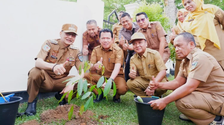 Bupati Pesisir Selatan Tanam Mahoni dan Ajak Menanam Pohon