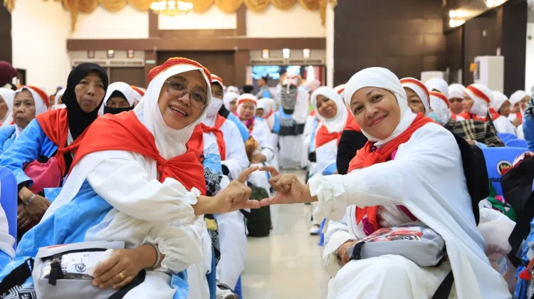 Jemaah Haji Bukittinggi Sebut Armuzna Ajarkan Kesabaran dan Kebersamaan