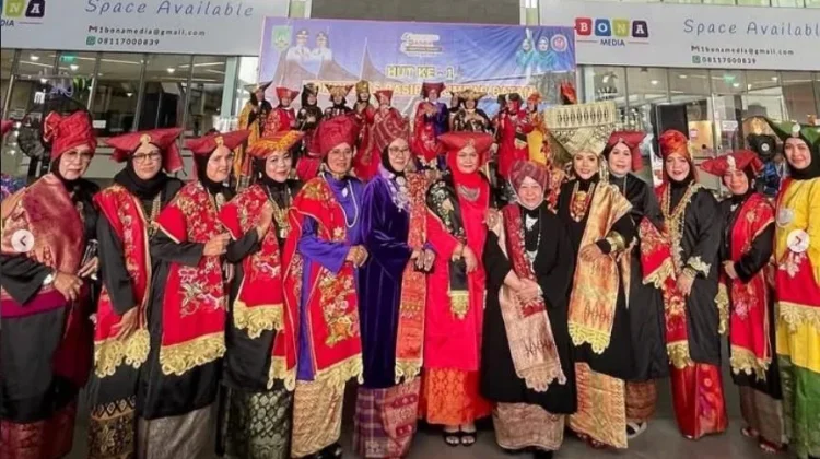 Komunitas Basiba Dorong Generasi Muda Kenali Baju Kuruang Basiba dari Lingkungan