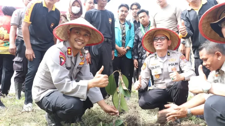 Polres Tanah Datar Lanjutkan Aksi Penanaman Pohon Tahap Kedua