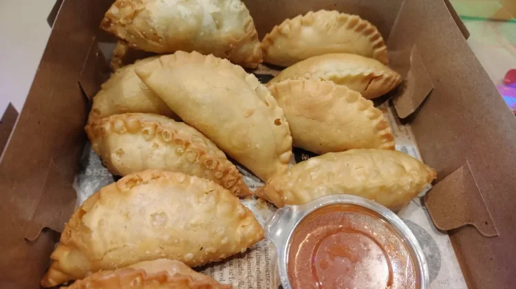 Sensasi Gurih Pastel di Setiap Gigitan