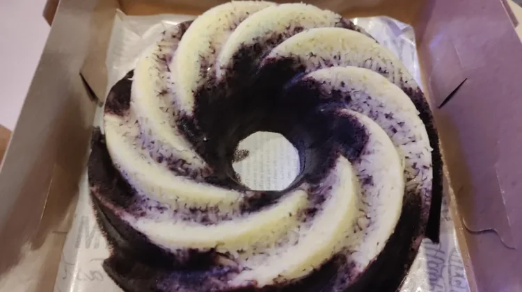 Lembutnya Bolu Ketan Hitam dengan Keju Lumer