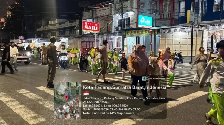 Satpol PP Padang Kawal Long March Menyambut Tahun Baru Islam 1448H
