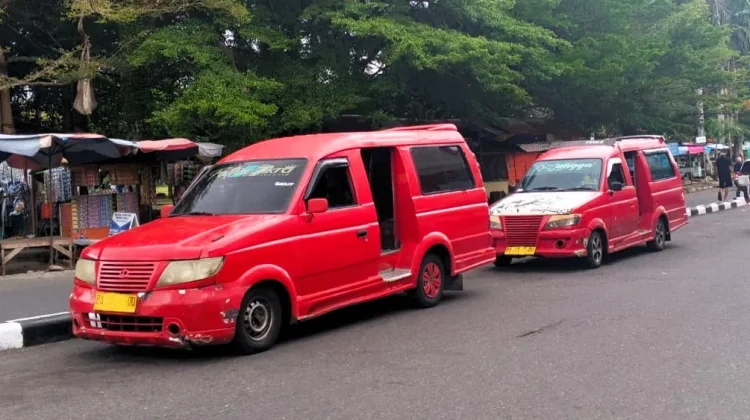 Angkot Masih Jadi Andalan Warga Padang di Tengah Gempuran Transportasi Online