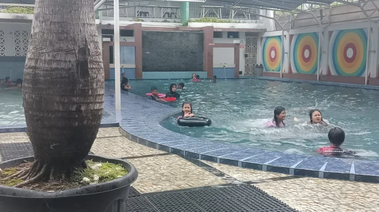 Berenang Jadi Pilihan Liburan Keluarga yang Sehat dan Menyenangkan