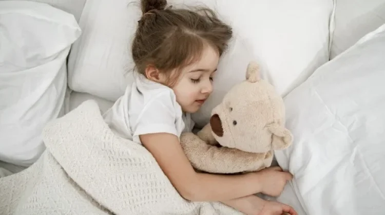Menjaga Waktu Tidur Cukup Membantu Proses Perkembangan Otak Anak