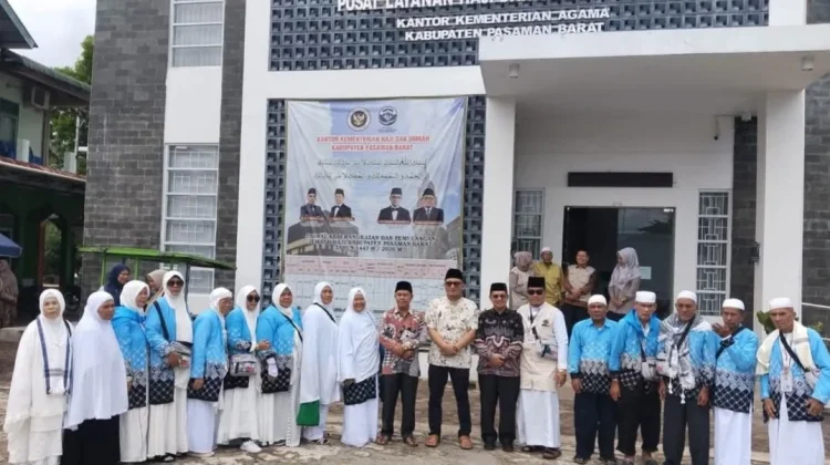 Jemaah Haji Pasbar Kloter 14 Kembali Tanah Air