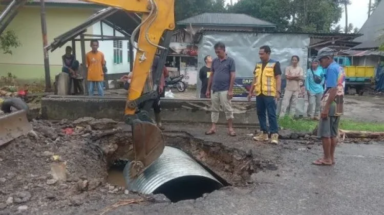 Respons Keluhan Warga, Pemkab Agam Gerak Cepat Perbaiki Jalan Rusak di Balai Salasa