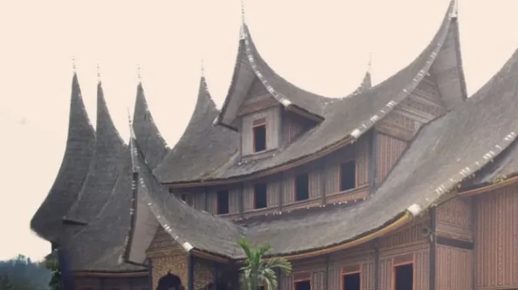 Rahasia Konstruksi Rumah Gadang Warisan Leluhur yang Tahan Gempa