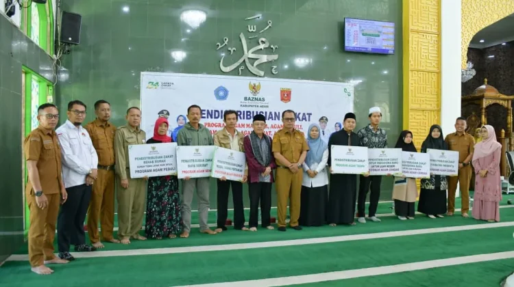 Ratusan Mustahik di Agam Terima Bantuan Zakat