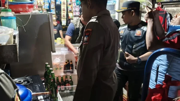 Satpol PP Padang Tertibkan Kedai Tuak di Mata Air Padang