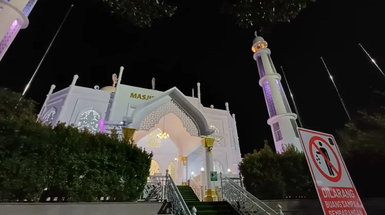 Hukum dan Ketentuan Tidur dalam Masjid