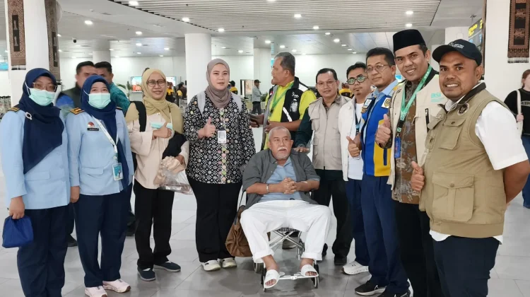 Sempat Tertunda karena Sakit, Dua Jemaah Haji Sumbar Tiba di Ranah Minang