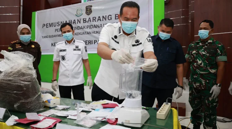 Walikota Pariaman Hadiri Pemusnahan Barang Bukti Perkara Tindak Pidana Umum