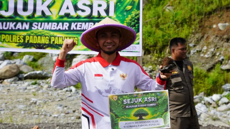 Pemko dan Polres Padang Panjang Tanam 500 Bibit Pohon Buah di Silaing Bawah