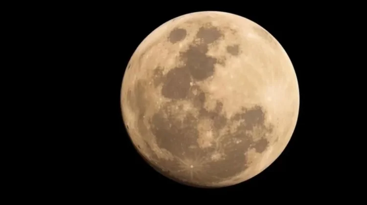Tips Praktis Memotret Bulan Purnama dengan Smartphone