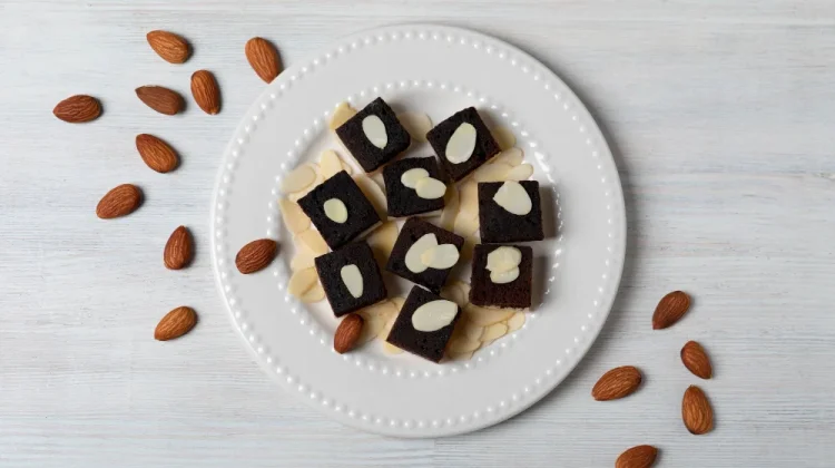 Nikmatnya Perpaduan Cokelat dan Kacang Almond