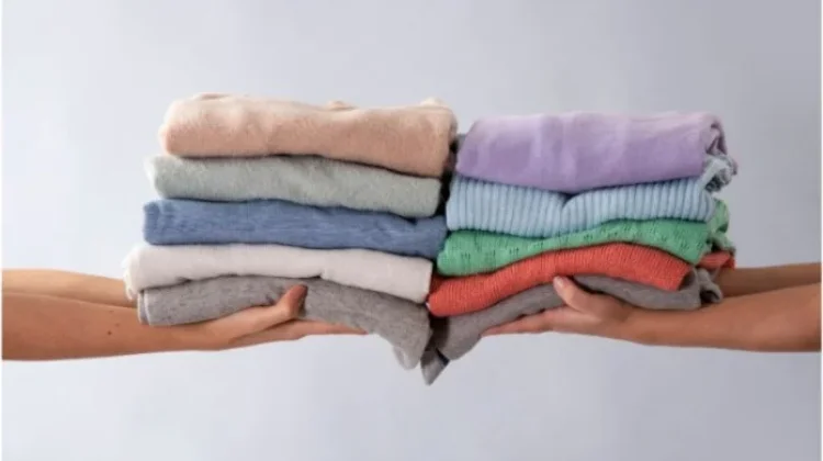 Cara Menjaga Warna Baju Tetap Cerah saat Dicuci Setiap Hari
