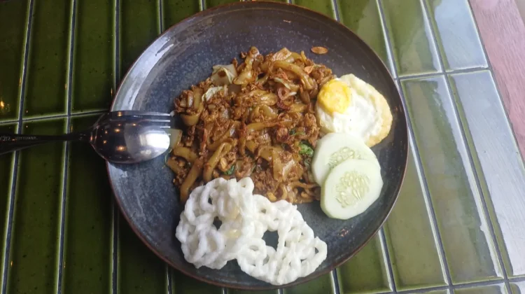 Pesona Kwetiau Kuliner Gurih, Pedas, dan Kenyal