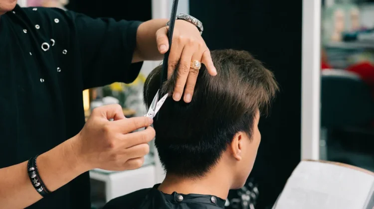 Menyesuaikan Potongan Rambut dengan Kontur Wajah