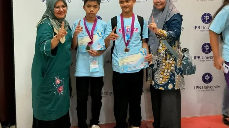 Pelajar SMPN 1 Kota Solok Raih Medali Perak Olimpiade Nasional