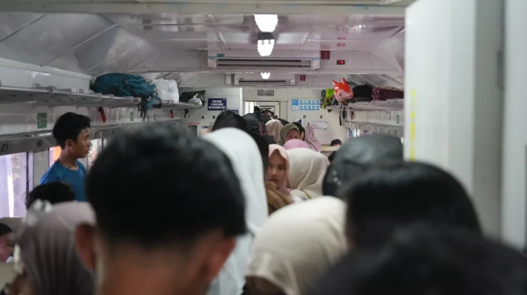 Puncak Tabuik Pariaman, Penumpang Kereta Membludak hingga 158 Persen