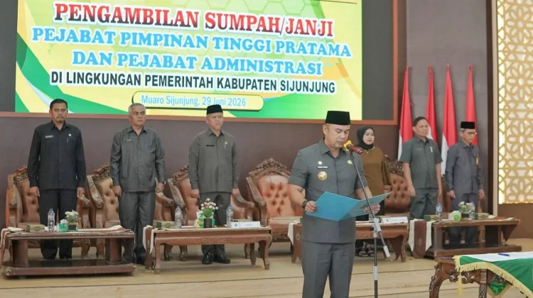 Bupati Sijunjung Lantik 22 Pejabat Pimpinan Tinggi Pratama dan Administrasi