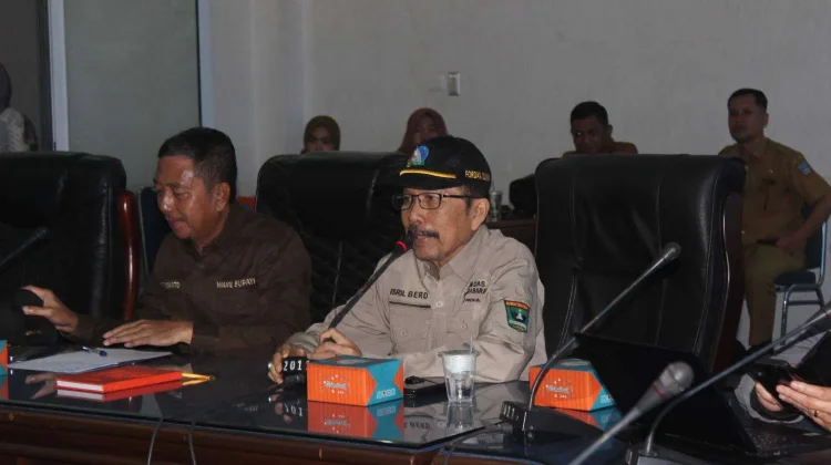 Profesor Isril Berd: Pengelolaan Lingkungan Sehat Harus Dimulai dari Rumah Tangga