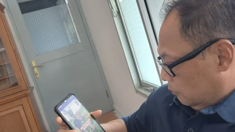 Terlalu sering mengecek Ponsel adalah tanda tanda sederhana terpapar stres