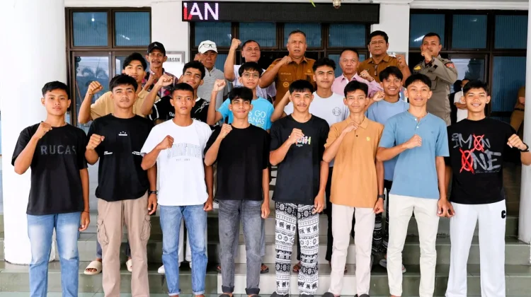 14 Atlet Voli U-19 Pariaman Dilepas ke Kejurprov Sumbar 2026