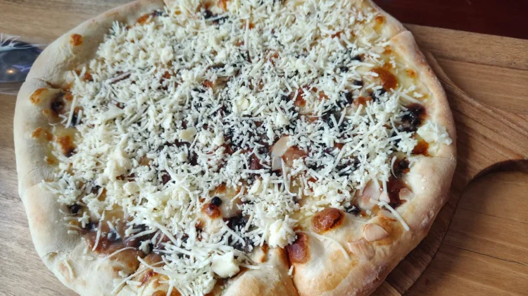 Kreasi Pizza Manis untuk Menemani Waktu Santai