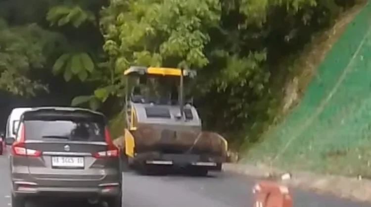 Arus Lalu Lintas Lembah Anai Padat, Polisi Pastikan Kendaraan Tetap Melintas Dua Ar