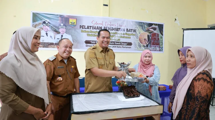 Disperindag Koperasi dan UKM Pariaman Gelar Pelatihan Membatik Cap