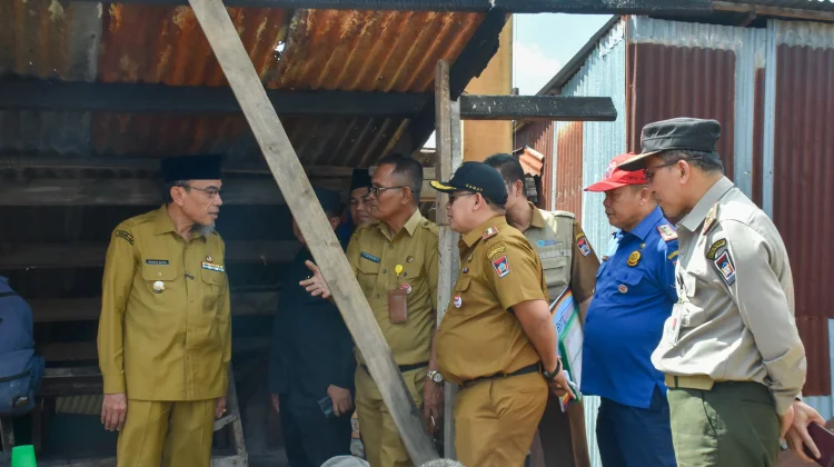 Pemko Padang Salurkan Bantuan bagi Korban Kebakaran