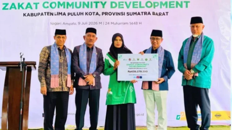 Zakat Kembangkan Tenun Ampalu untuk Tingkatkan Ekonomi Mustahik