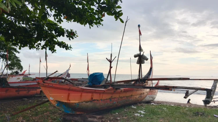 Nelayan Padang Kesulitan Melaut akibat Arus Laut Deras