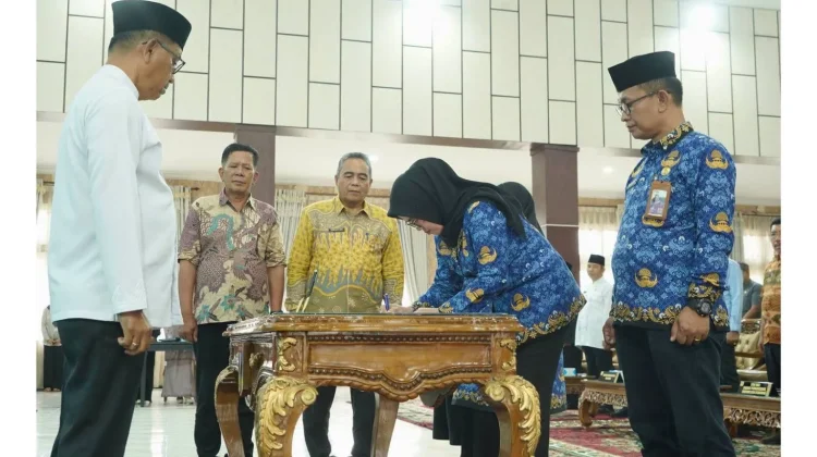 Empat Pejabat Dilantik, Bupati Solok Selatan Tegaskan Evaluasi Kinerja Berlanjut