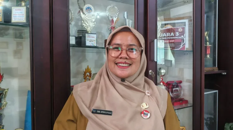 MBG Kembali Berjalan di Hari Pertama Sekolah, SMPN 2 Padang Salurkan 780 Paket