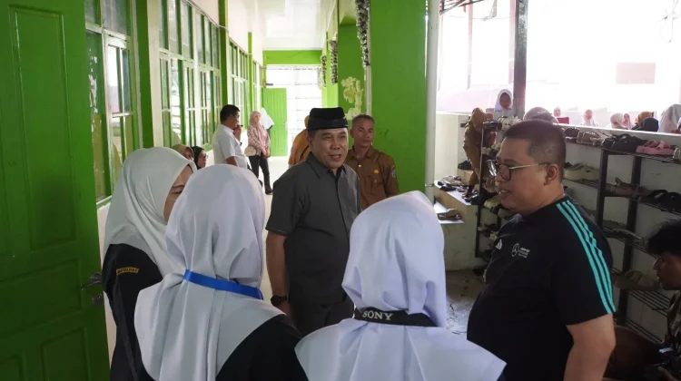 Siswa Padang Panjang Bangun Karakter sejak Hari Pertama Sekolah