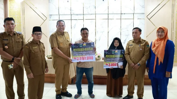 Wako Yota Balad Serahkan Bantuan Modal Usaha untuk 57 Warga Terdampak Bencana