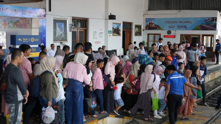 Libur Sekolah Dongkrak Jumlah Penumpang Kereta Api Sumbar