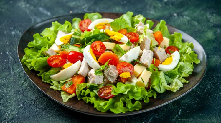 Jangan Asal Campur, Ini Cara Membuat Salad Sayur yang Bernutrisi