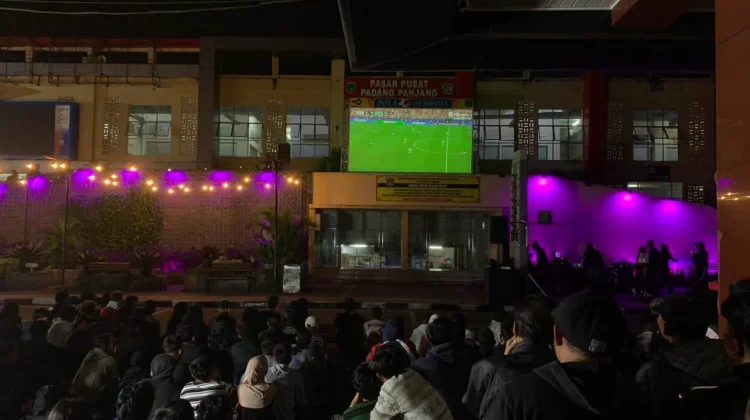 Pasar Pusat Padang Panjang Membeludak, Warga Antusias Nobar Semifinal Piala Dunia