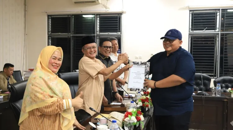 DPRD Kota Solok Tuntaskan Pembahasan Ranperda Pertanggungjawaban APBD 2025