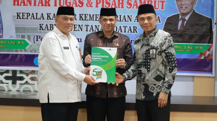 Pisah Sambut Kepala Kemenag Tanah Datar: Hendri Pani Dias Resmi Gantikan Amril