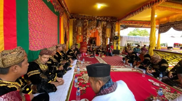 Pengukuhan Pucuak Adat Perkuat Pelestarian Budaya Minangkabau di Pasbar