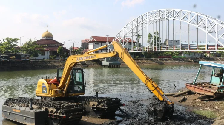 Pemko Padang Normalisasi Batang Arau jelang Festival Selaju Sampan